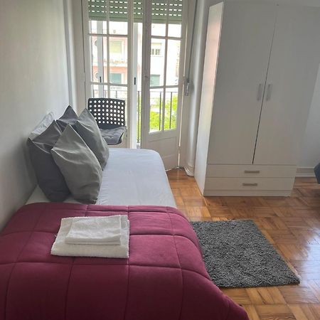 Alvalade II Airport Guest House Lisbon Bagian luar foto