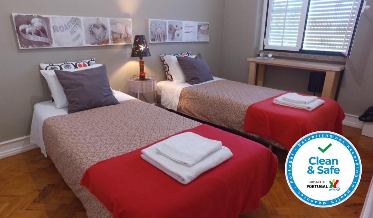 Alvalade II Airport Guest House Lisbon Bagian luar foto