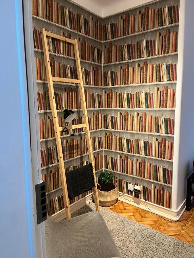 Alvalade II Airport Guest House Lisbon Bagian luar foto