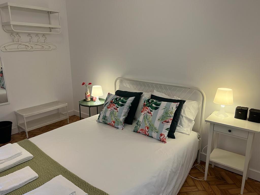 Alvalade II Airport Guest House Lisbon Bagian luar foto