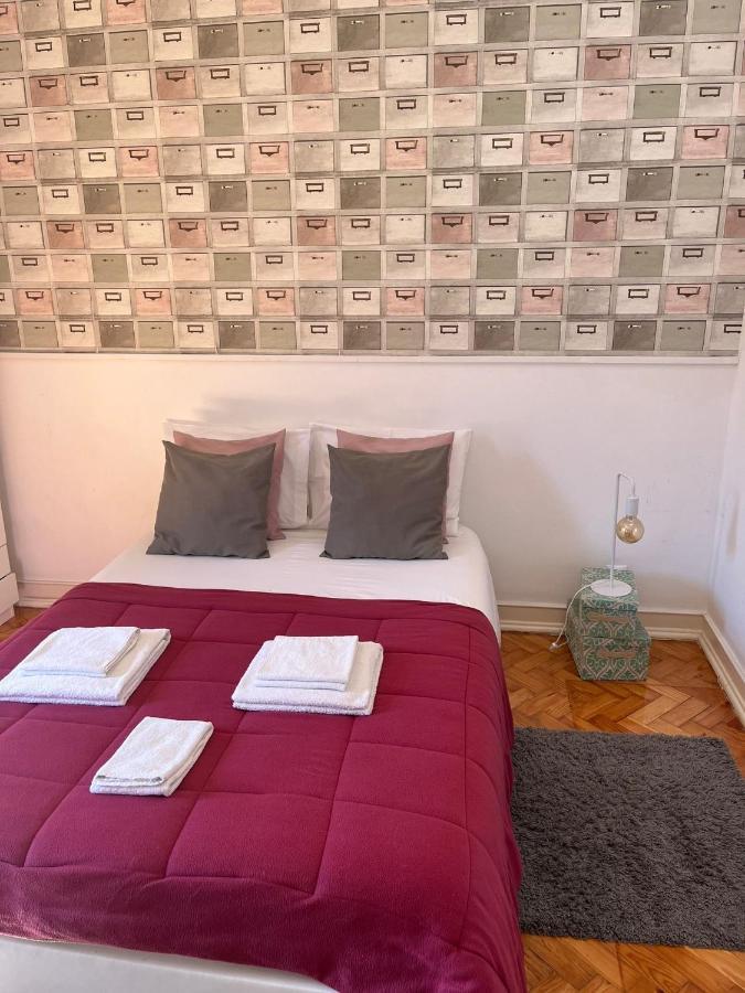 Alvalade II Airport Guest House Lisbon Bagian luar foto
