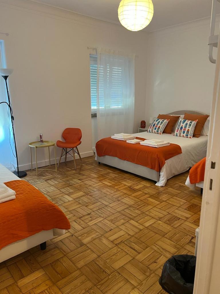 Alvalade II Airport Guest House Lisbon Bagian luar foto