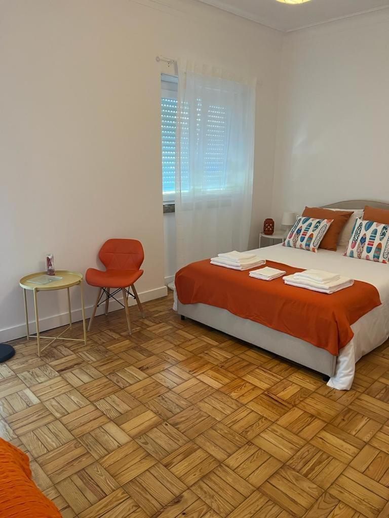Alvalade II Airport Guest House Lisbon Bagian luar foto