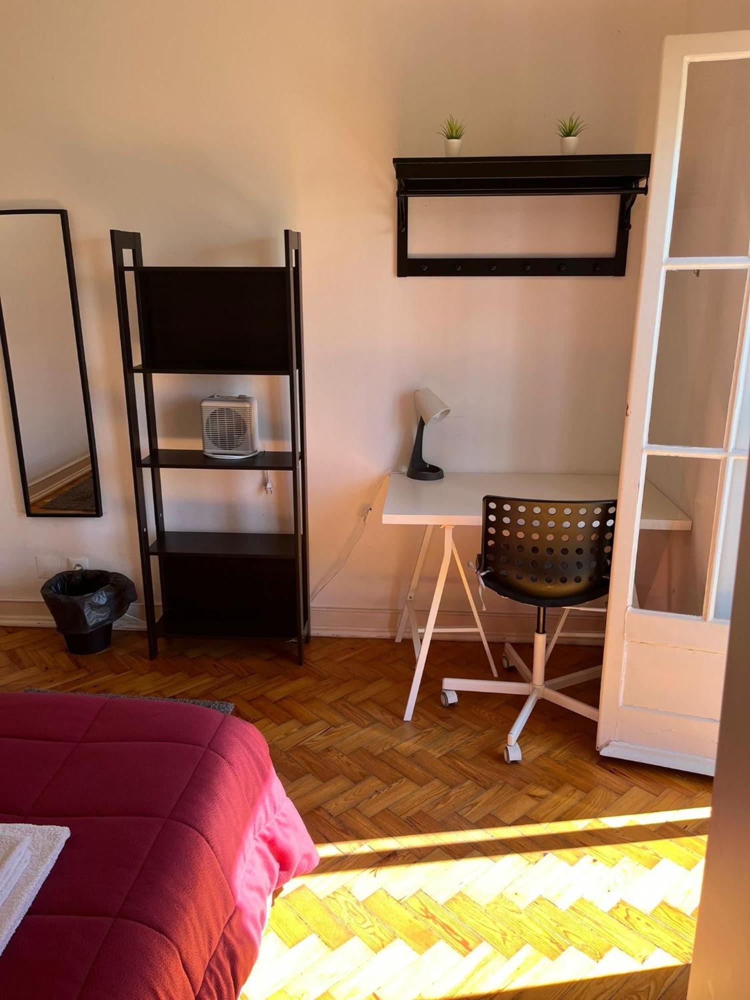 Alvalade II Airport Guest House Lisbon Bagian luar foto