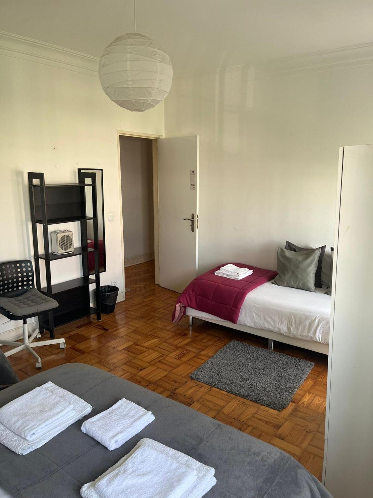 Alvalade II Airport Guest House Lisbon Bagian luar foto