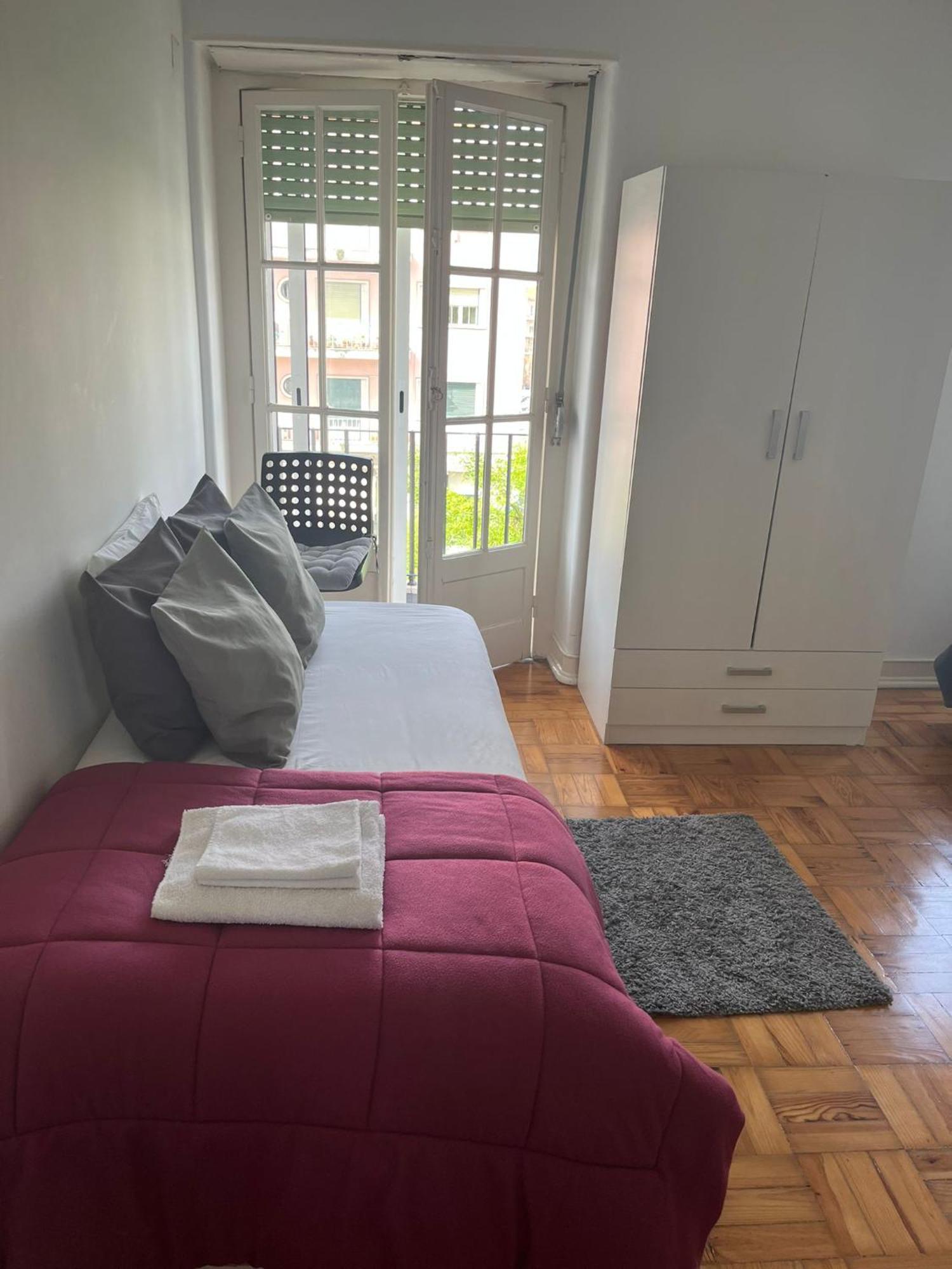 Alvalade II Airport Guest House Lisbon Bagian luar foto