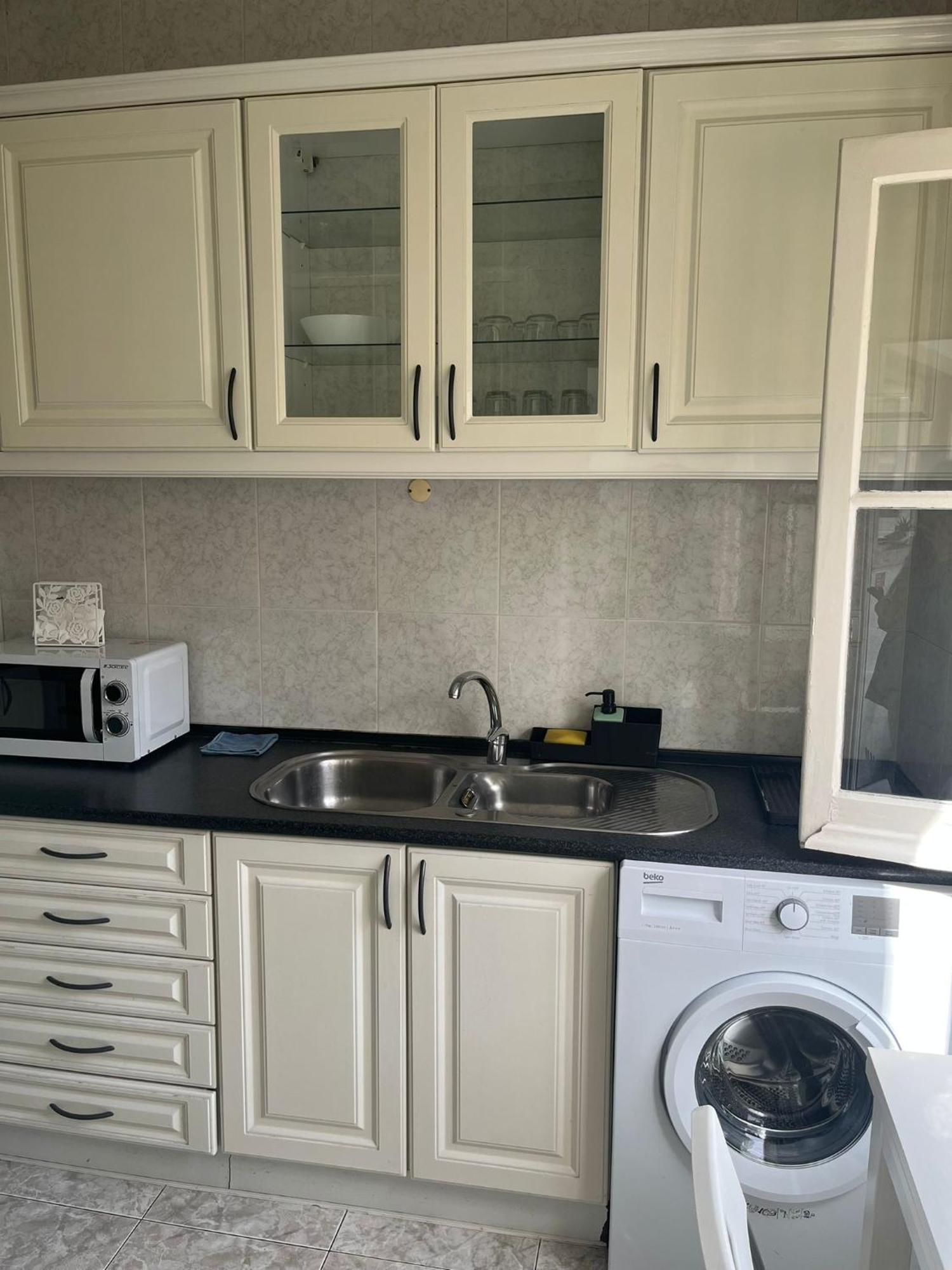 Alvalade II Airport Guest House Lisbon Bagian luar foto