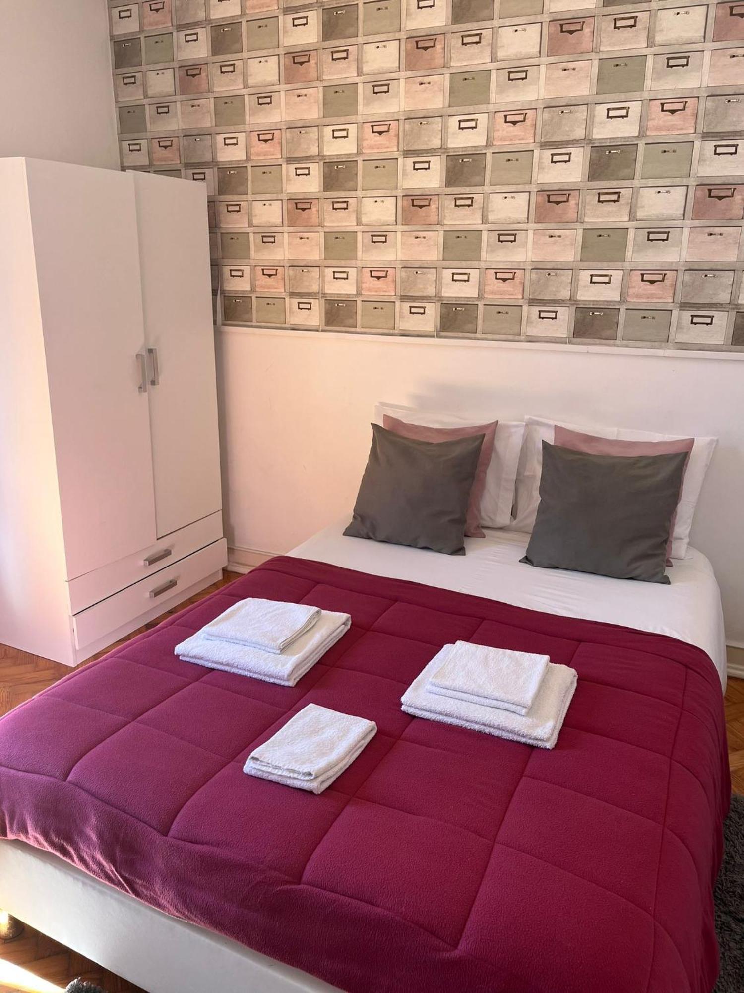 Alvalade II Airport Guest House Lisbon Bagian luar foto