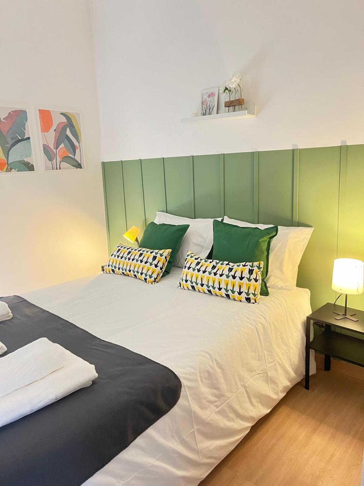 Alvalade II Airport Guest House Lisbon Bagian luar foto