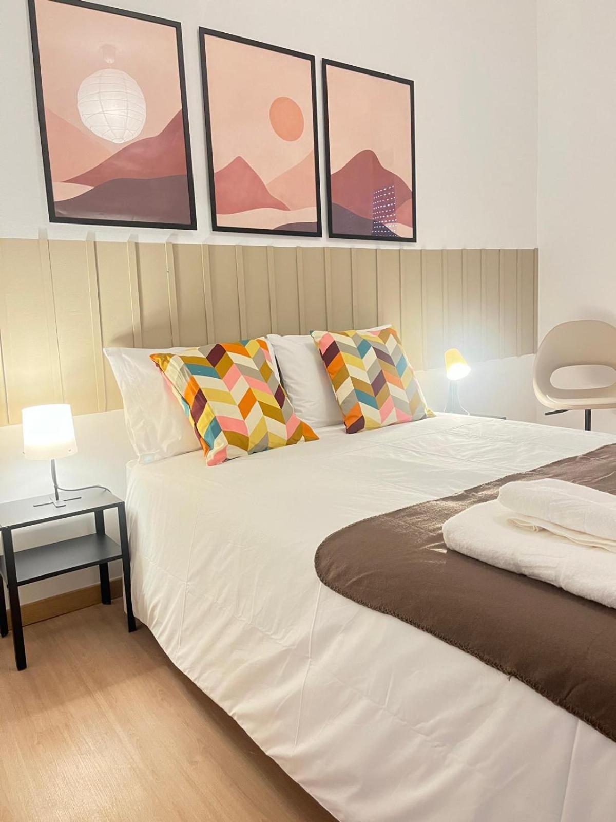 Alvalade II Airport Guest House Lisbon Bagian luar foto