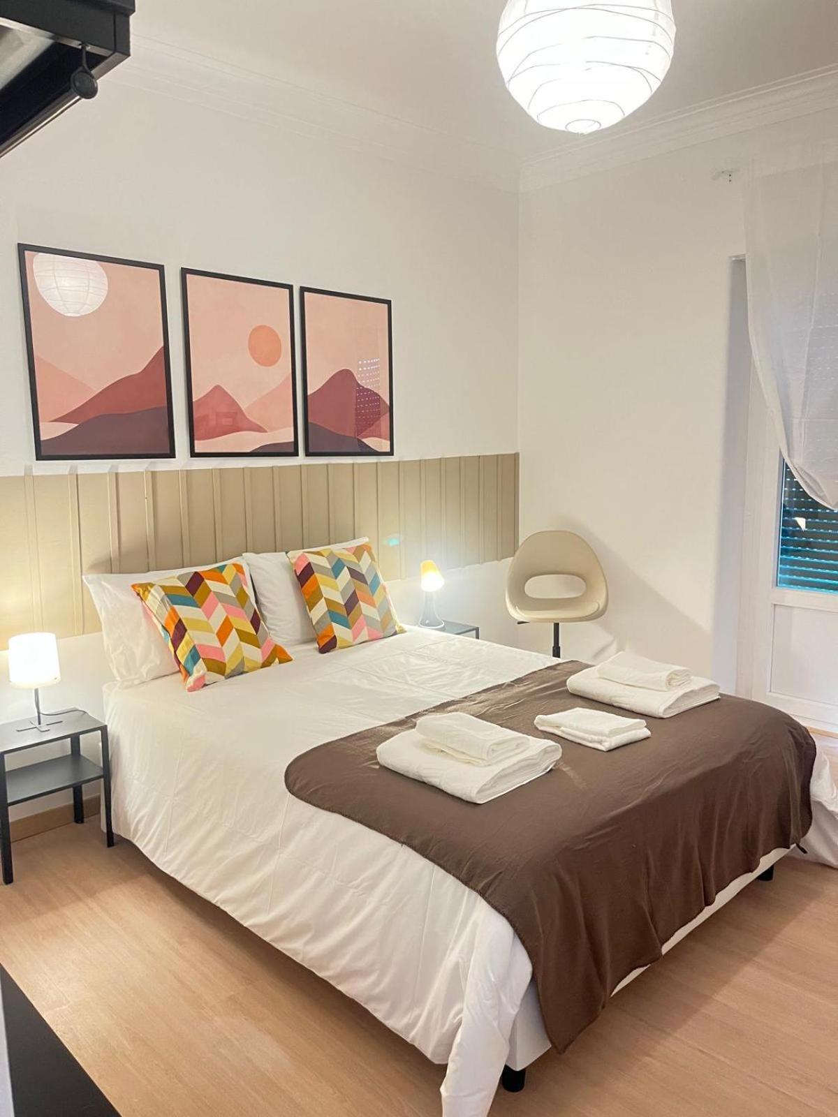 Alvalade II Airport Guest House Lisbon Bagian luar foto
