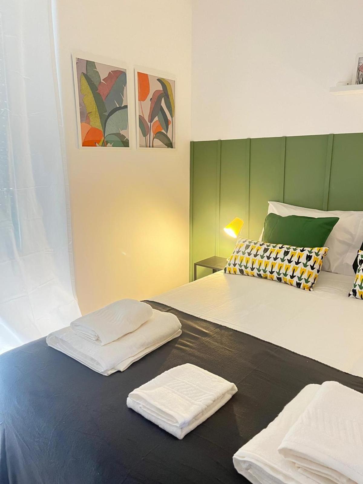 Alvalade II Airport Guest House Lisbon Bagian luar foto