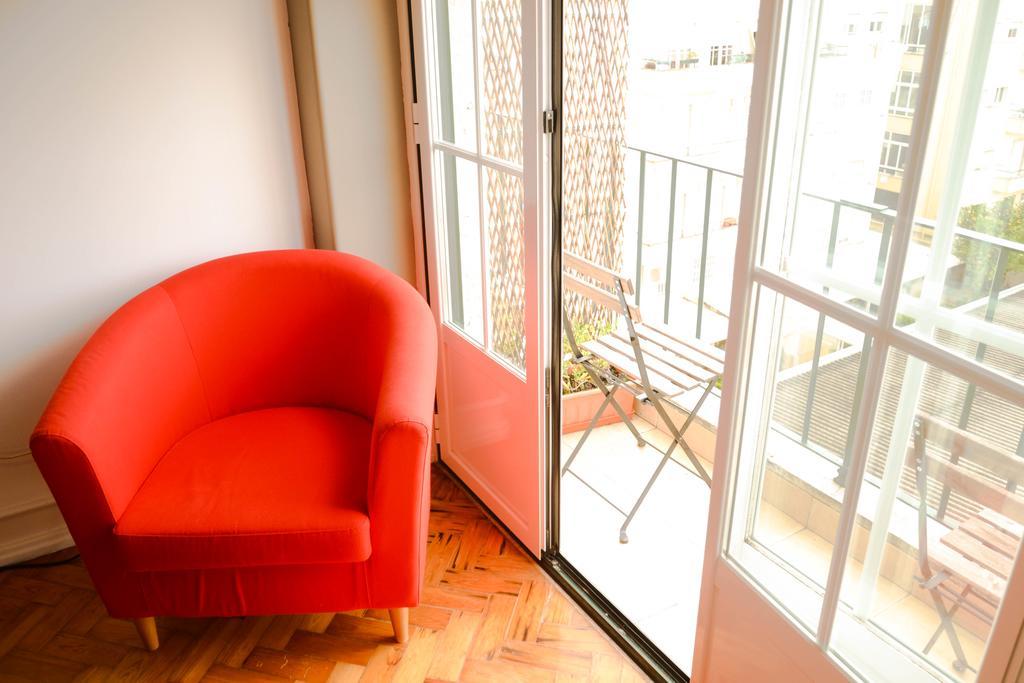 Alvalade II Airport Guest House Lisbon Bagian luar foto