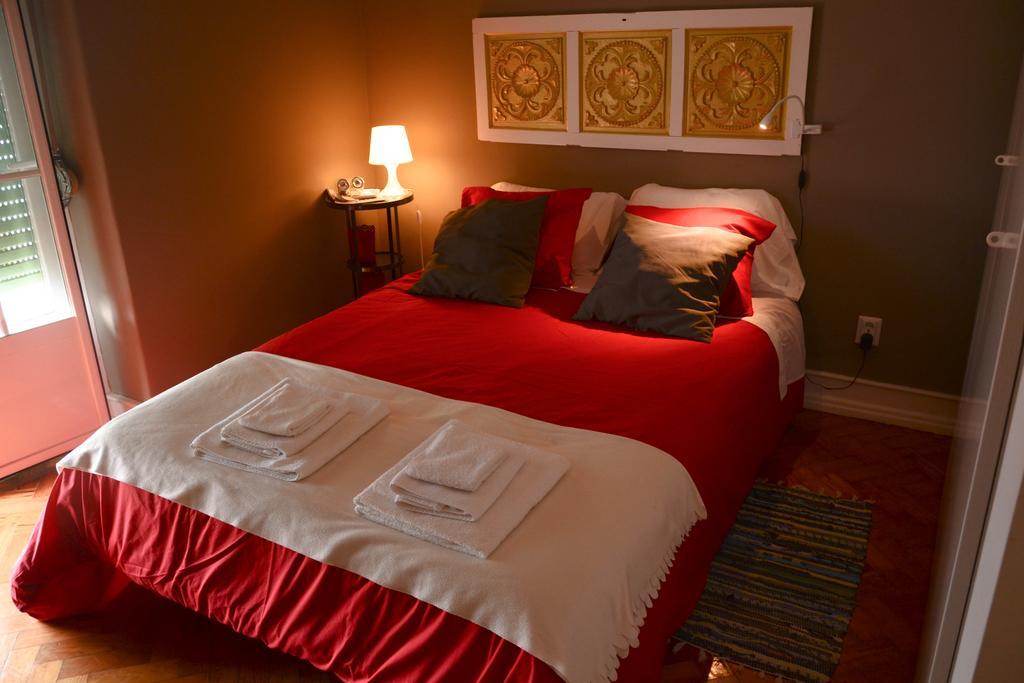 Alvalade II Airport Guest House Lisbon Bagian luar foto