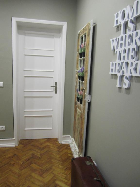 Alvalade II Airport Guest House Lisbon Bagian luar foto