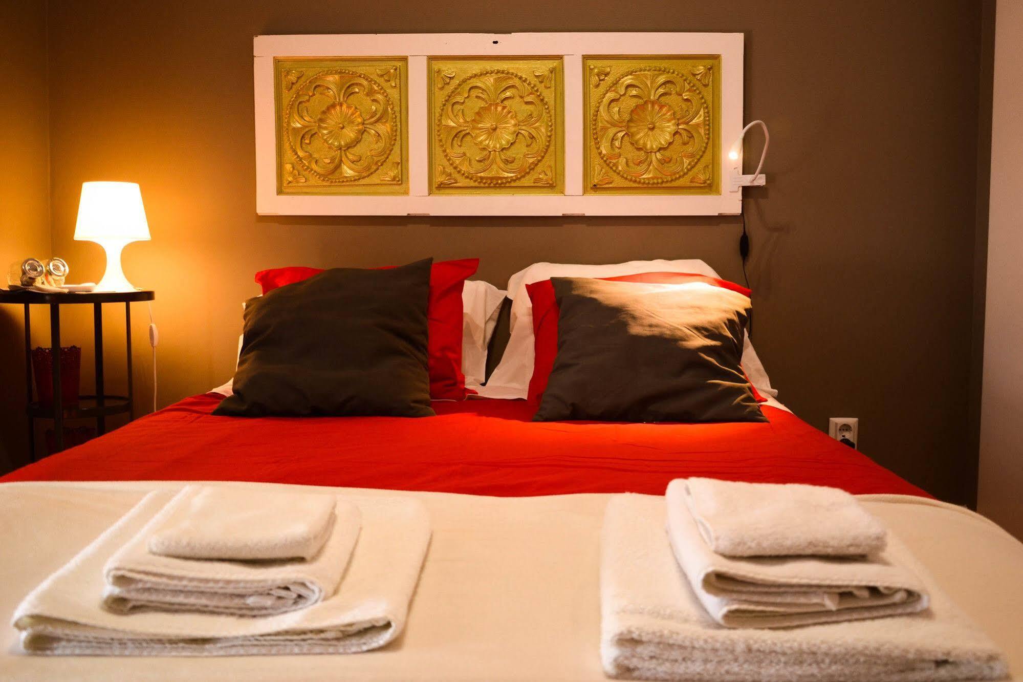 Alvalade II Airport Guest House Lisbon Bagian luar foto
